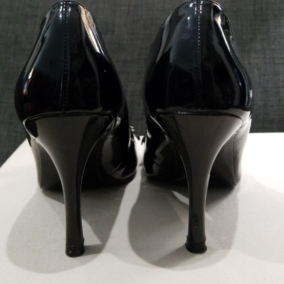 DONATED. Patent leather heels with bow. - Picture 6 of 8